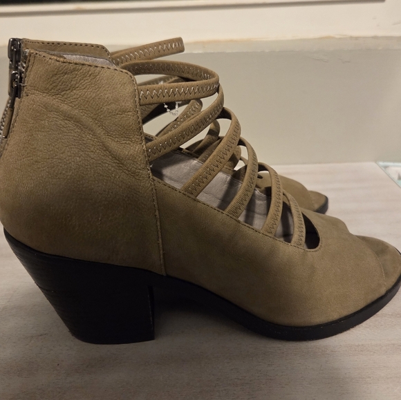 Eileen Fisher Women Tan Strappy James Sandal Heels. Size 8 Preppy - Picture 2 of 5